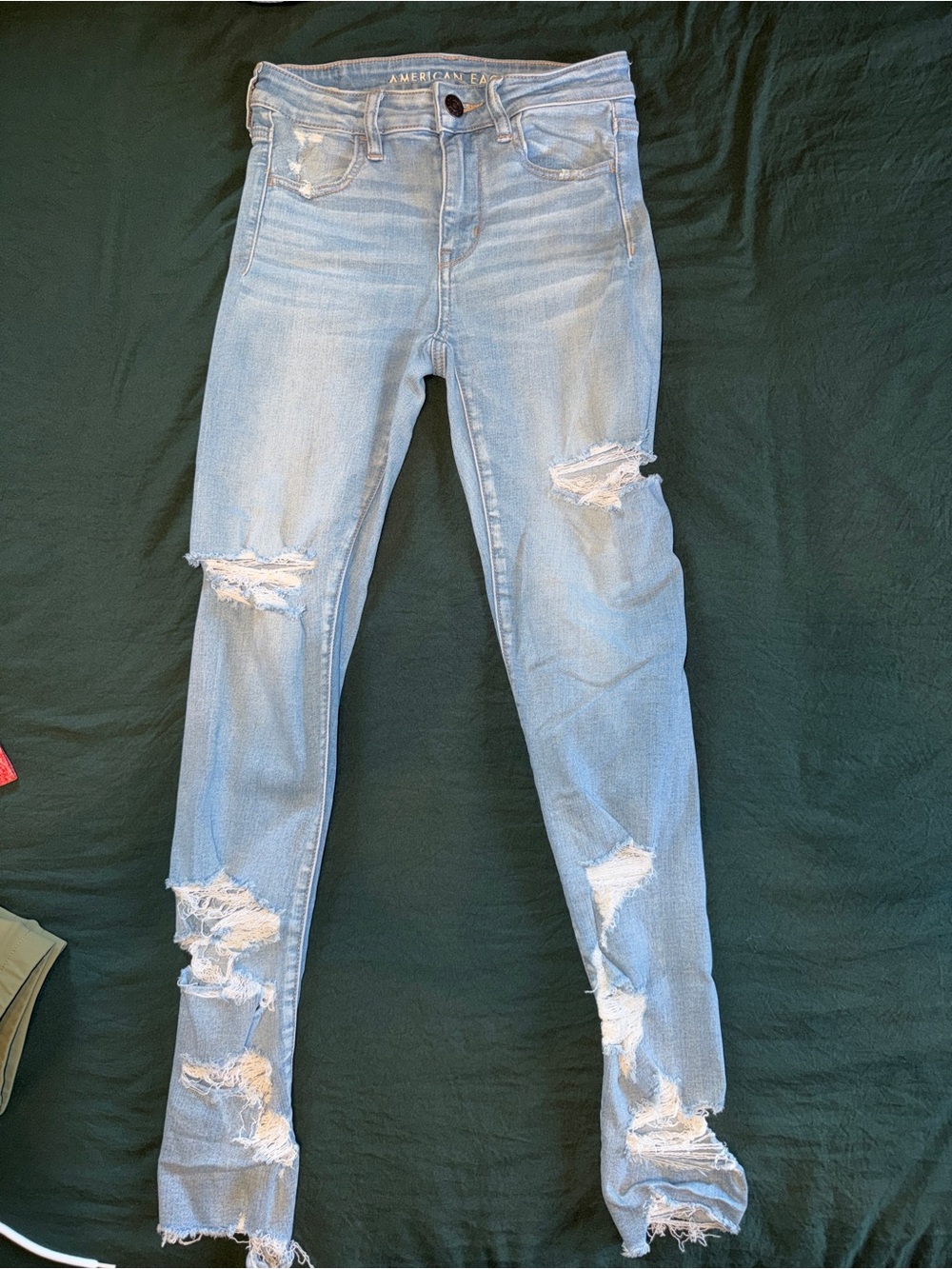 American Eagle Outfitters Light Wash Ripped Skinny Jeans size 4 Long